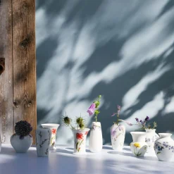 Vase cup-shaped